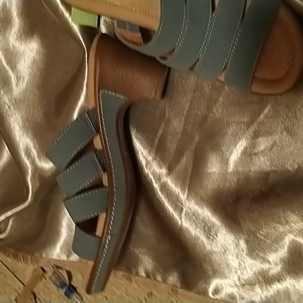 Shoe - Picture 2 of 2